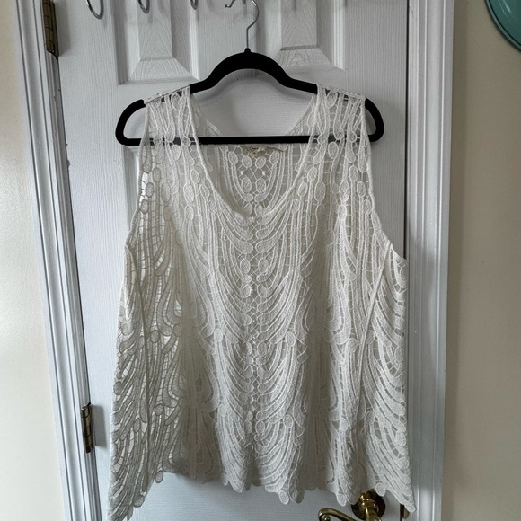 Elegant White Lace Sleeveless Top - Picture 7 of 7